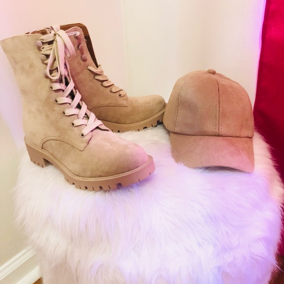 infinite Boutique by Jay Shoes - NWT ladies Boots WTH Hat